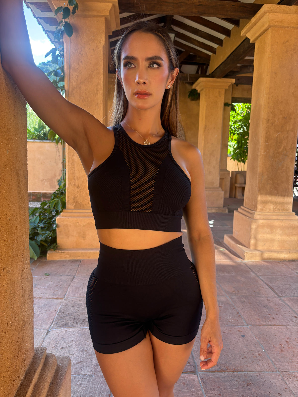 [color:Negro]